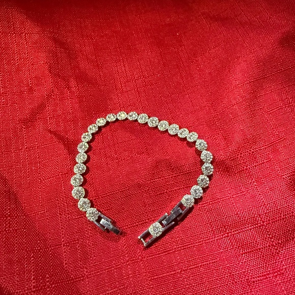 Swarovski Una Angelic bracelet with the extra extension piece - Picture 1 of 5